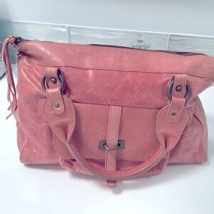 Elegant Pink Leather Shoulder Bag